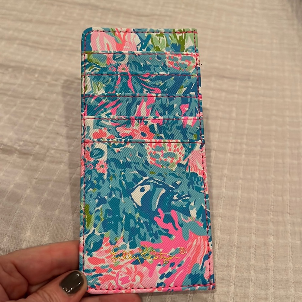 Lilly Pulitzer Card Holder - Fished My Wish
Holds 5 credit cards